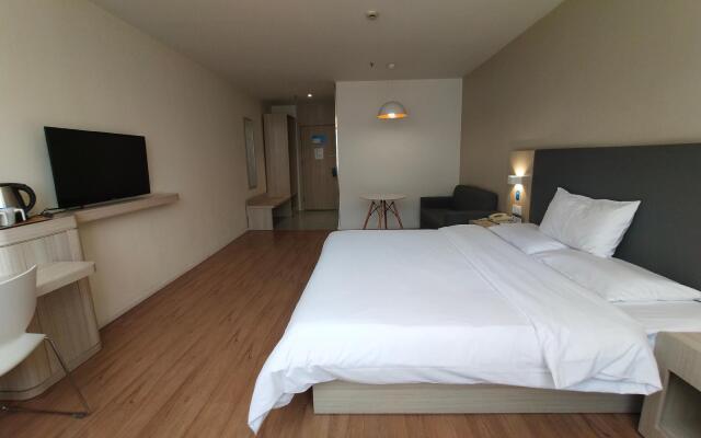 Hanting Express Xian Jingwei Industrial Park