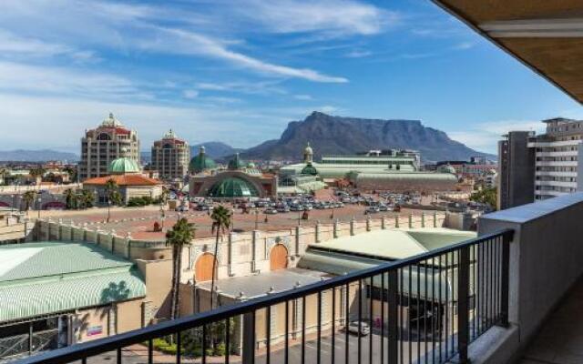 Blou Inn - Century City