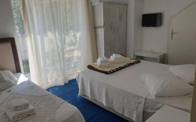 Lacivert Hotel