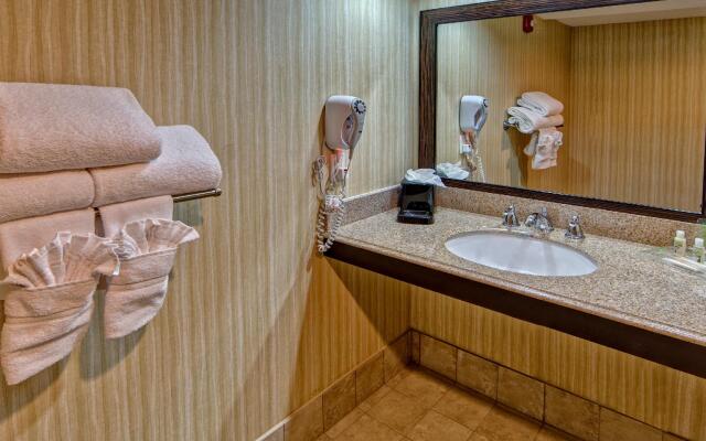 Clarion Hotel & Suites Conference Center Memphis Airport