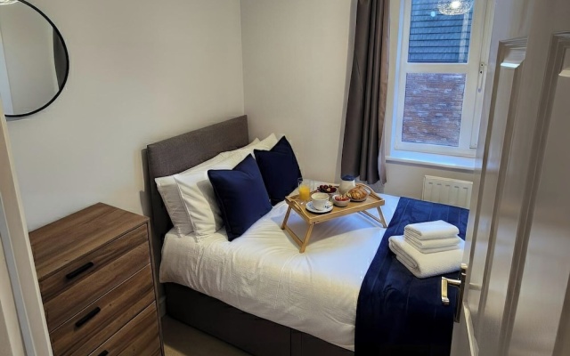 Teams, 4br, 9 Single Beds, Parking & Garden, MoD