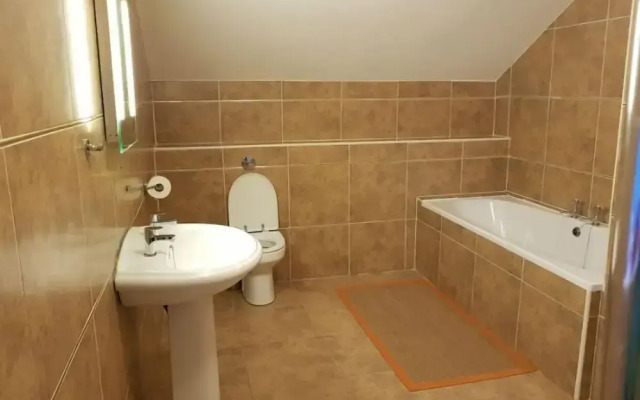 Ethan House Holiday Suites