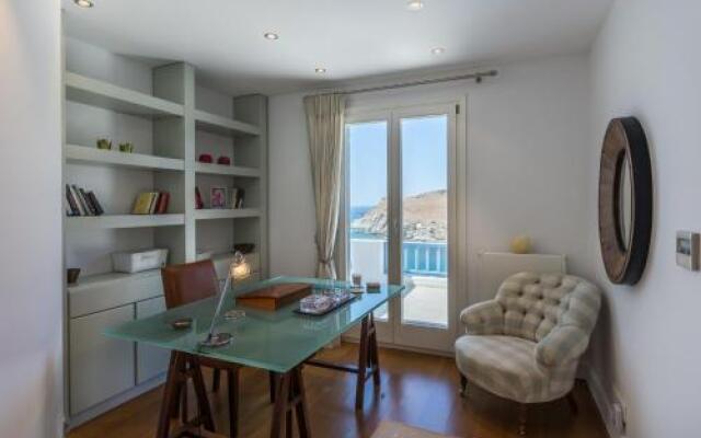 Blueros Luxury Villa
