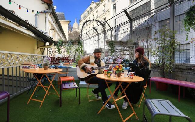 Le Village Montmartre by Hiphophostels