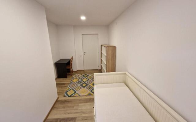G!RO Guest House