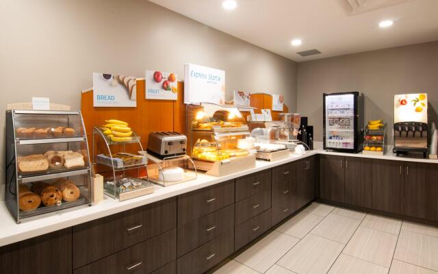 Holiday Inn Express Hotel & Suites Spence Lane by IHG