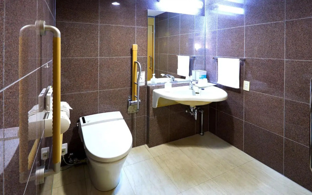 Toyoko Inn Nishitetsu Kurume-Eki Higashi-Guchi