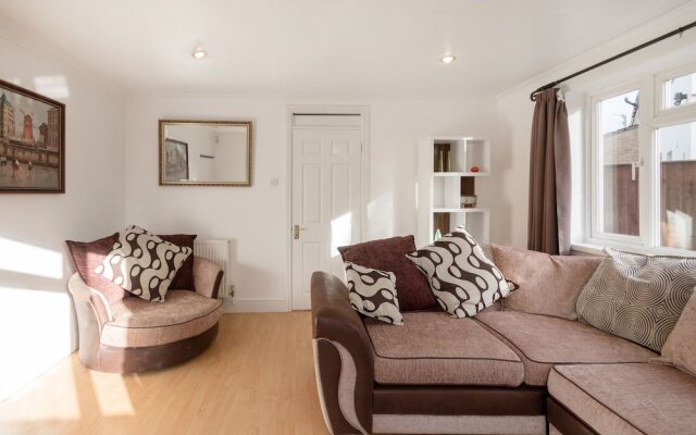 Sulston Lodge 3-Bedroom House