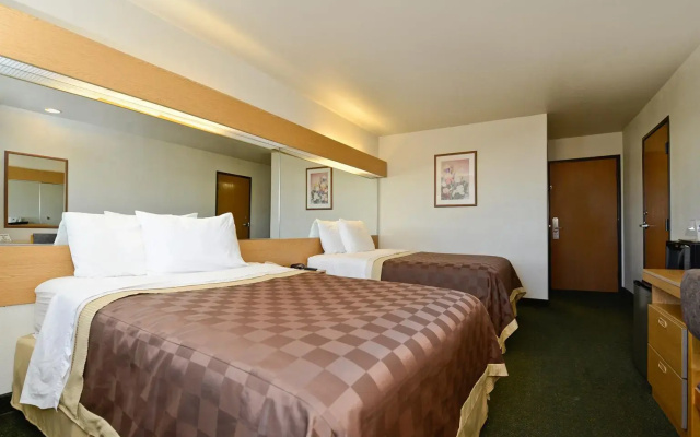 Americas Best Value Inn & Suites Ada