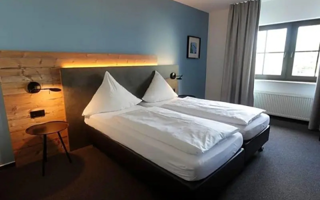 Hotel Weinhaus Zum Schwarzen Bv Ren