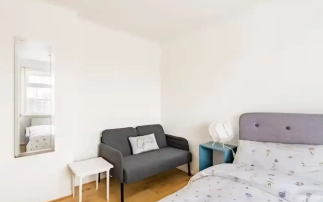 Luton Airport Guest House