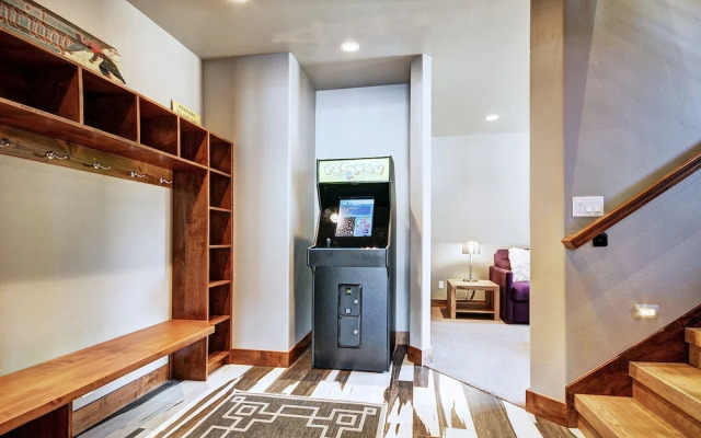 Slope View  3 Bedroom Townhouse by RedAwning