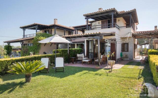 Galini Villa, 3 bdrms, sea views & private garden