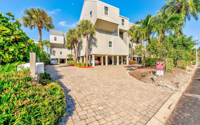 Pelican Pointe 2A