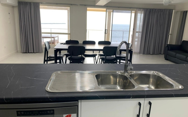 Beachside & Jetty View Apartment 1 - Admirals Apartment