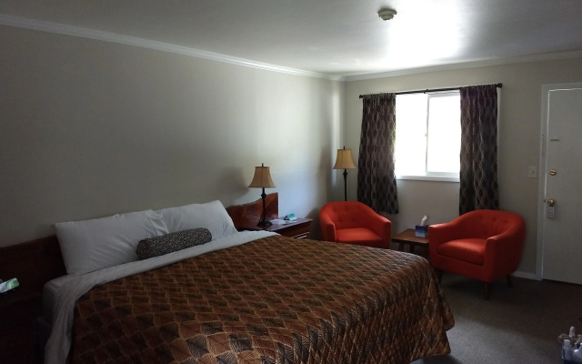 The Lodge At West River