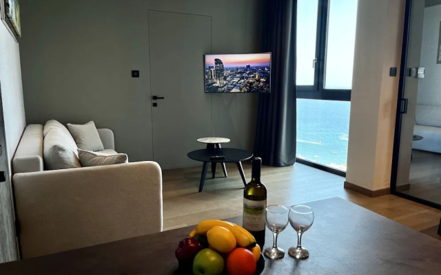 128 LIM - 2005 Stay Only Tower Suite