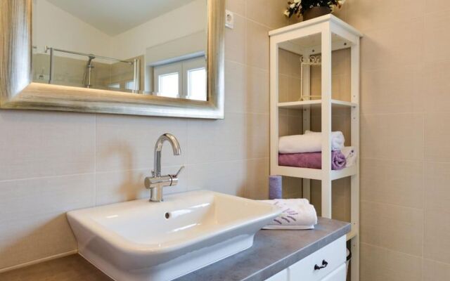 Spacious Chic Residence