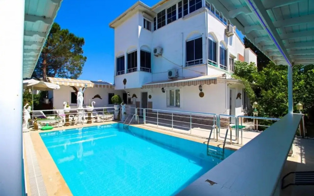 Gorgeous Villa With Private Pool in Antalya