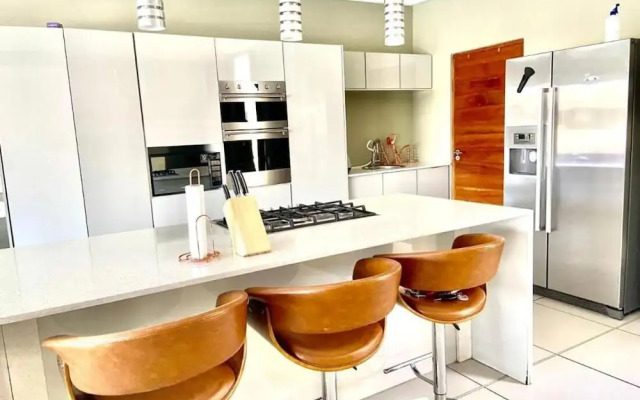 Lake Villa Hartebees