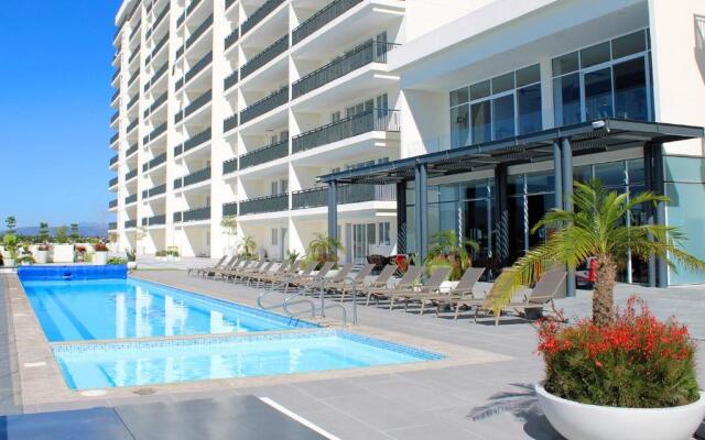 RealLuxe Stylish apartment with pool and gym