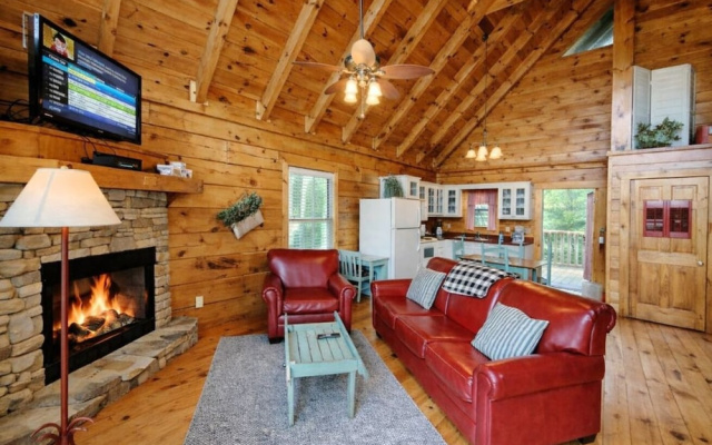 Adorable Shut'er Inn 1 Bedroom Cabin