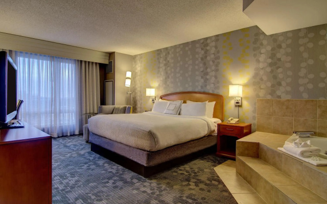 Courtyard by Marriott Tysons McLean