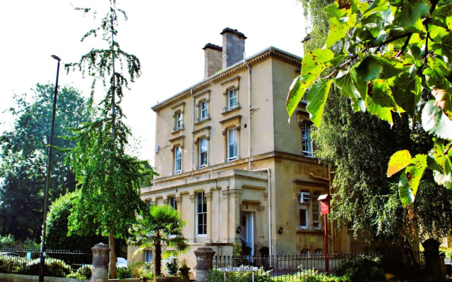 Victoria Square Hotel