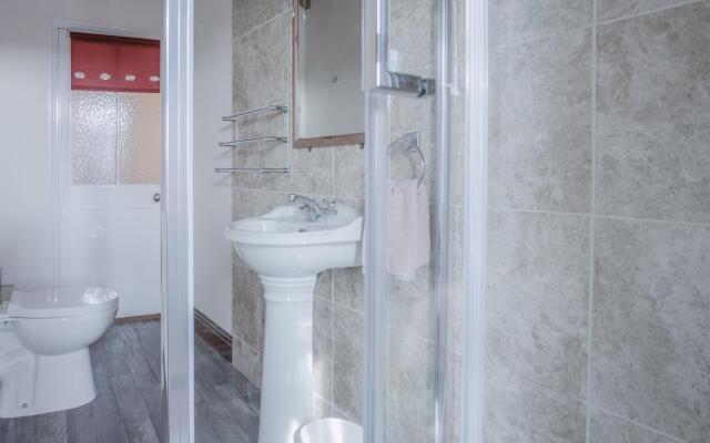 Dragons Den - 2 Bedroom Apartment - Tenby