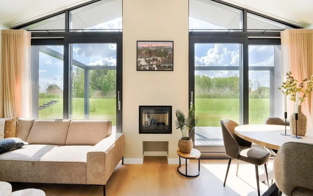 Modern Family Getaway in Oud Ade