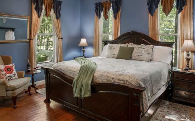 White Oak Manor Bed & Breakfast