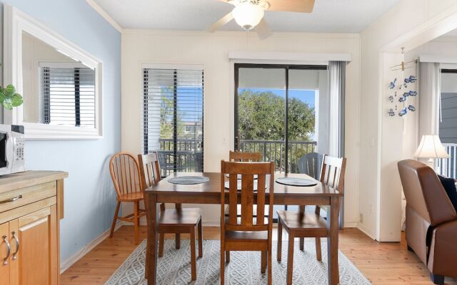 Beach & Tennis Admirals Row by Vtrips