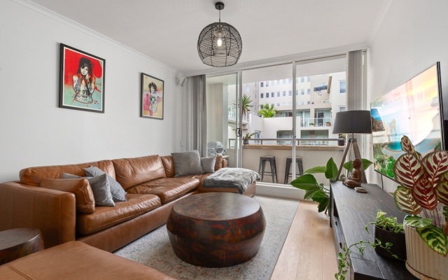 Spacious 1 Bed Near Manly Beach