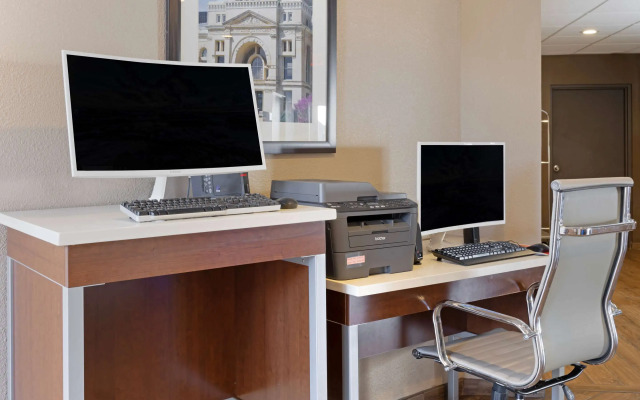 Comfort Inn & Suites Wichita Northeast