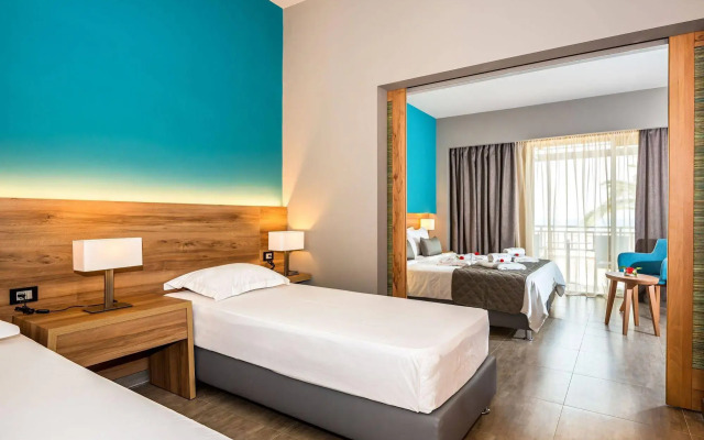 Solimar Aquamarine Resort