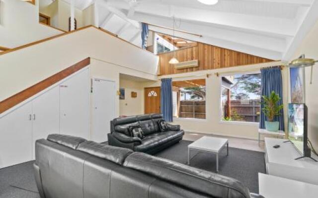 Black Dolphin Waterfront Townhouse - Bay Views