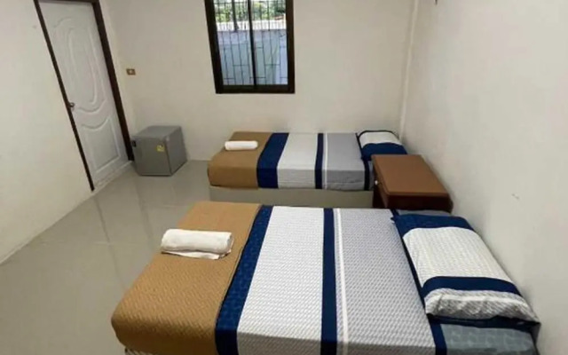 OYO 75577 Palace Hostel