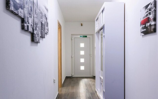 Awesome Home in Trogir with WiFi, 3 Bedrooms & Hot Tub
