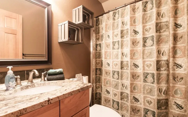 Meadow Wood Lodge in Shugart Flats