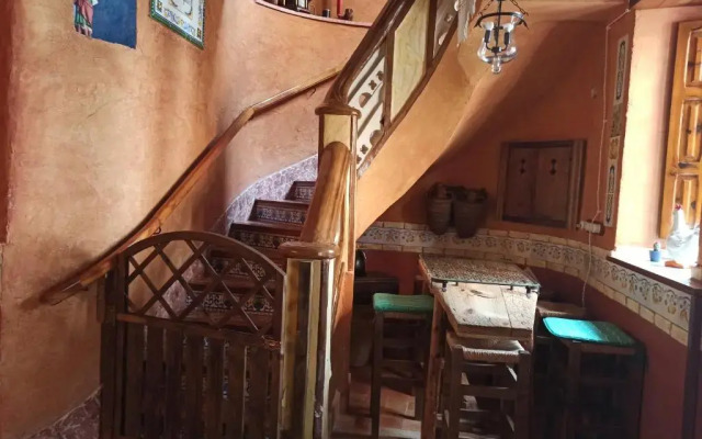 A la Sombra de la Torre