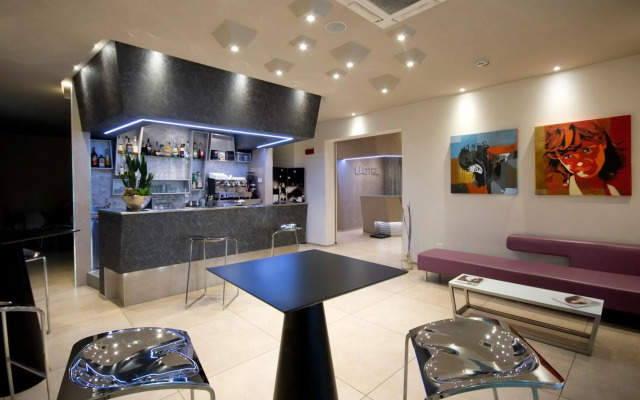 L'Hotel