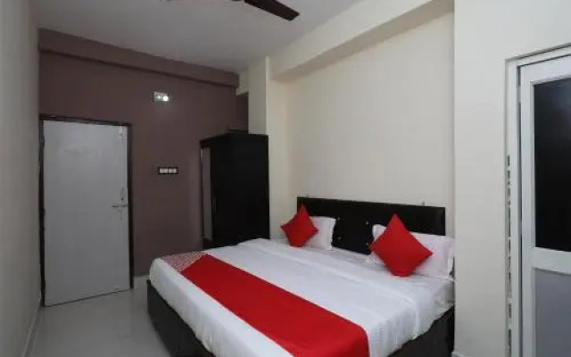 OYO 14505 Regal Stays