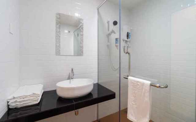 Crystal Garden Hotel (Tasik Selatan)