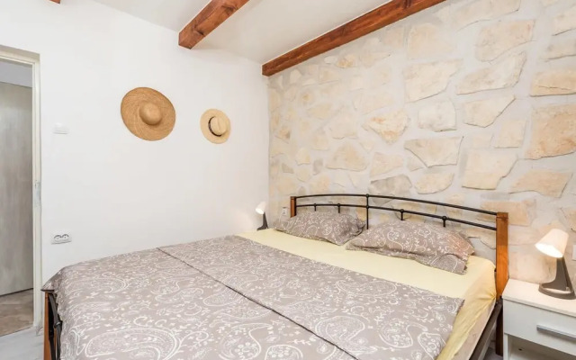 Nice Home in Cesarica With Wifi and 2 Bedrooms