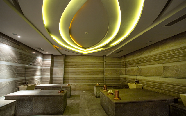 AMC Royal Hotel & Spa