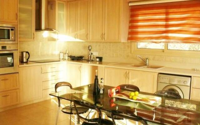 Happy Trails Pomos Panoramic Villa