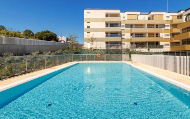 A estrenar amplio con piscina y parking