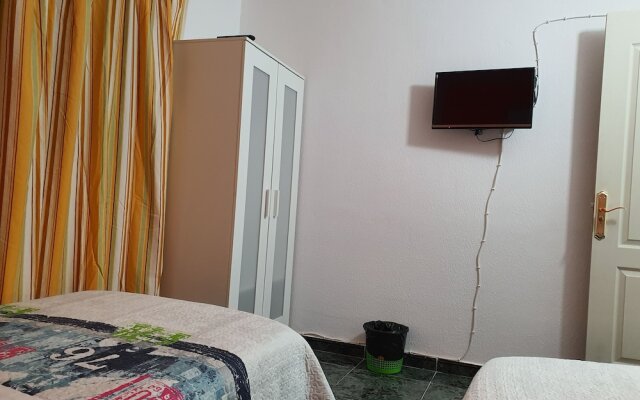 Low Cost Room Plaza de Hierro II