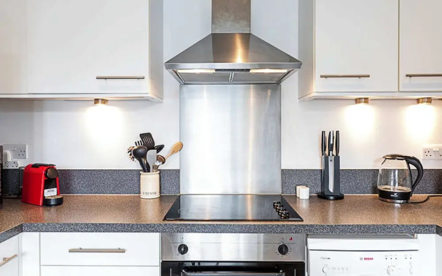 City-Close 1-Bed Apartment near Tower Hill