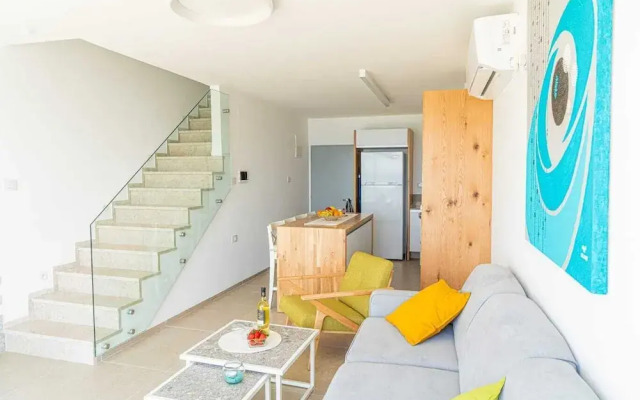 Stunning Beachfront Apt W Epic Sea Views